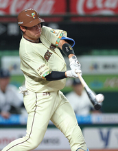 日本ハムの吉田、初の２連発＝プロ野球