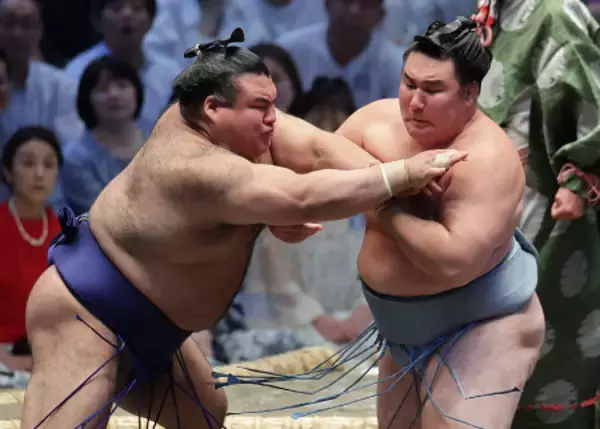 攻める高安