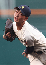 神村学園先発の松永　高校野球