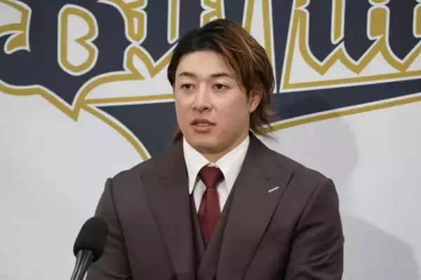 吉田は９００万円減　プロ野球