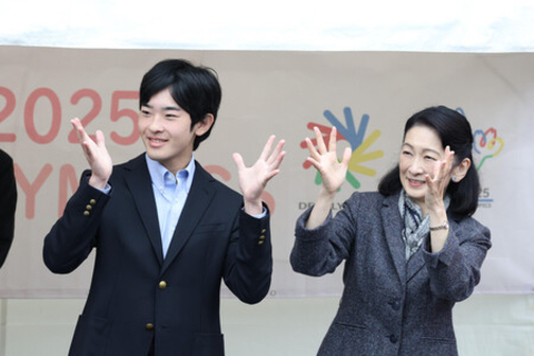 選手に手話でエール