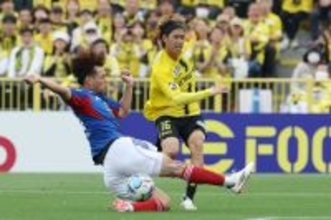 攻め込む汰木　Ｊリーグ