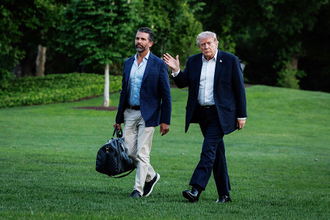 トランプ氏、長男の結婚式欠席