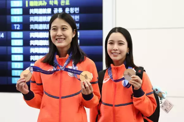 丸山帰国、ファンに笑顔　五輪