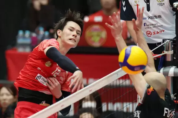 高橋藍、要所で活躍＝ＳＶリーグ・サントリー