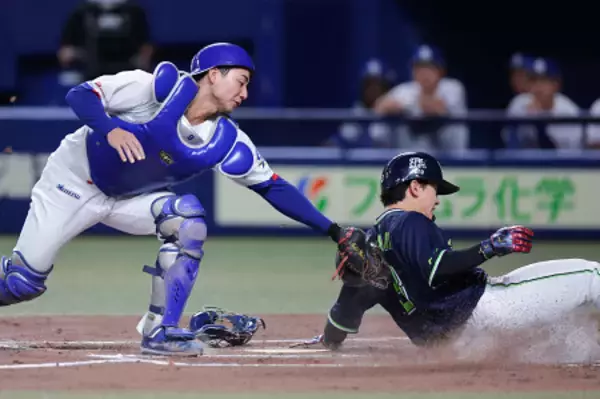 生還する内山　プロ野球