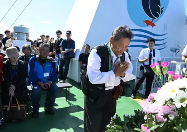 元島民ら洋上・上空慰霊