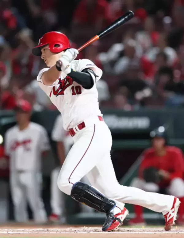 佐々木の勝ち越し適時打　プロ野球