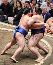 藤ノ川、好内容の初日＝大相撲秋場所
