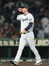 浮かない表情の藤川監督　プロ野球ＣＳ