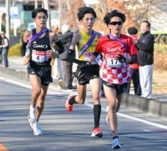 先頭集団を走る吉田ら