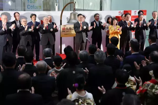 東京株、一時１４００円超高