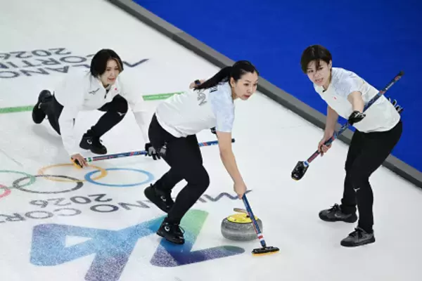 ストーンを投じた吉村ら　五輪