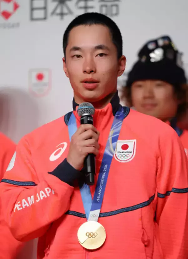 あいさつする木村　五輪