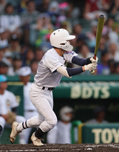 桜岡の先制２点三塁打　高校野球