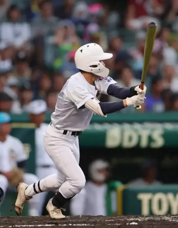 桜岡の先制２点三塁打　高校野球