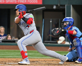 岡本が決勝適時打＝鈴木２５号ソロ―米大リーグ