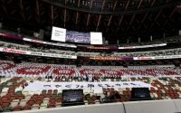 ギネス世界記録を達成した新入社員ら