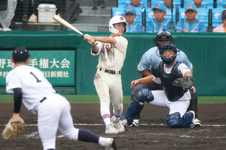 阪本の先制適時二塁打　高校野球