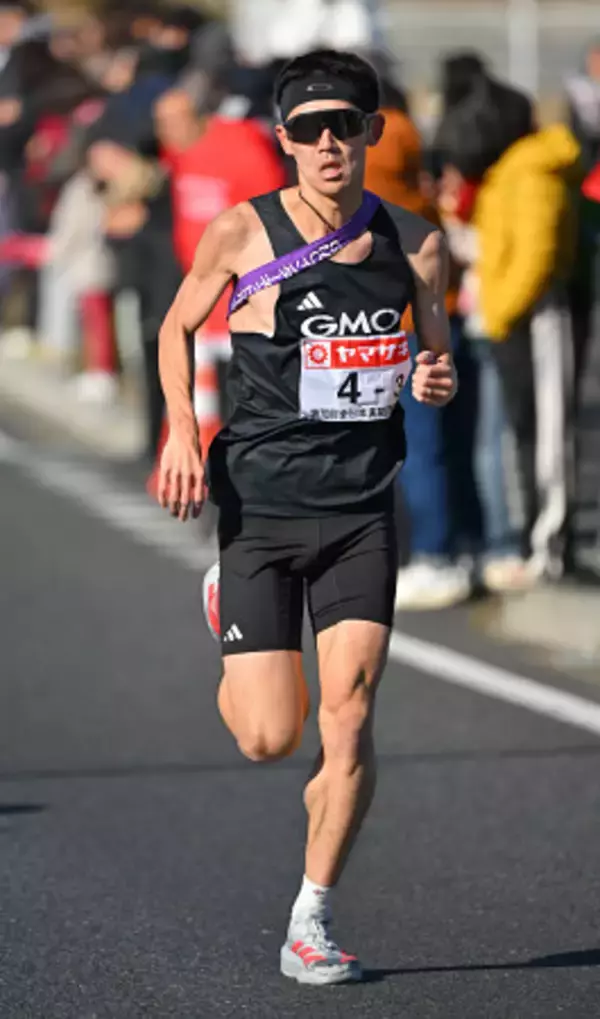 先頭を走る鈴木　全日本実業団駅伝