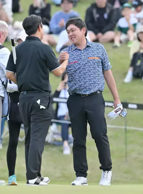 優勝の米沢　男子ゴルフ