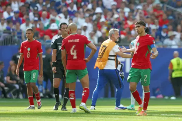 厳しい表情のハキミ　Ｗ杯サッカー