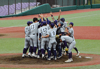 優勝した花巻東　高校野球