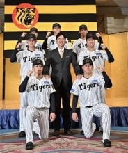 阪神が新入団発表　プロ野球