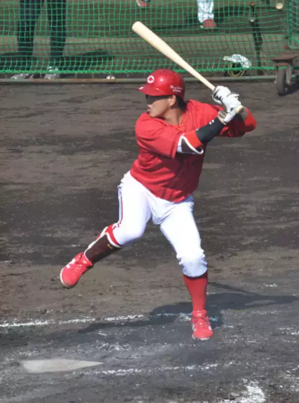 シート打撃に臨む小園　プロ野球