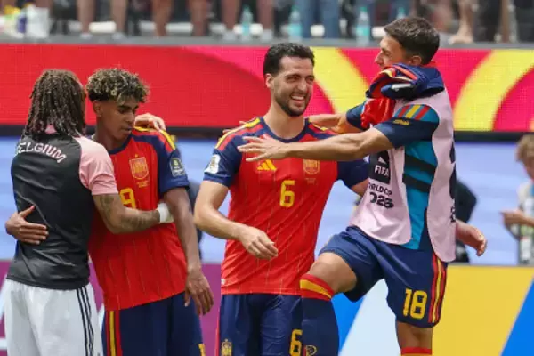 喜ぶスペインの選手たち　Ｗ杯サッカー
