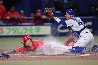 タッチアウトの大盛　プロ野球