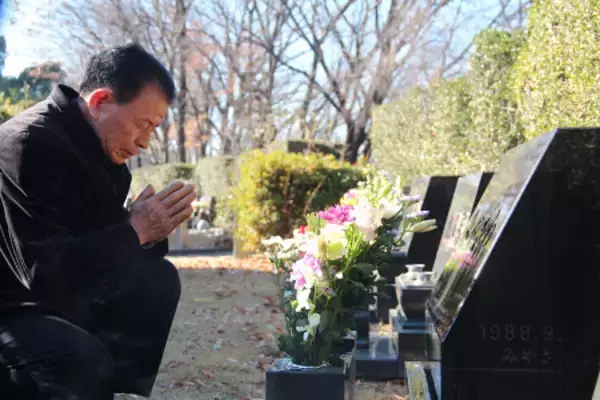 元成城署長ら墓参り