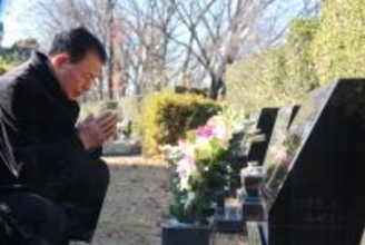 元成城署長ら墓参り