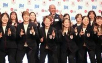 ラミレス氏とアイスホッケー女子日本