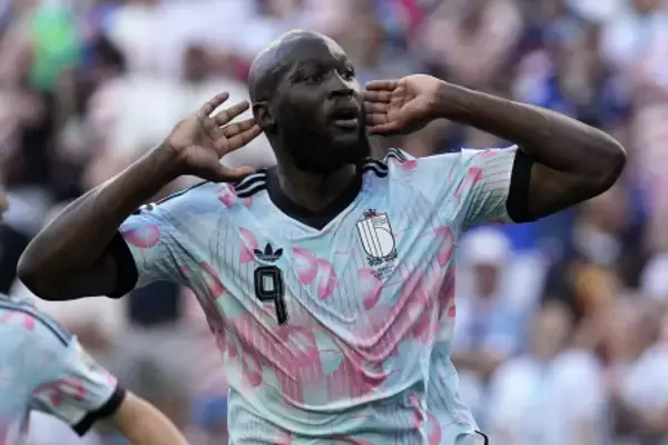 喜ぶルカク　Ｗ杯サッカー