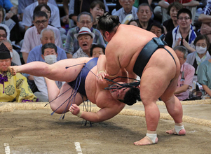 貴景勝、連敗免れる＝大相撲名古屋場所