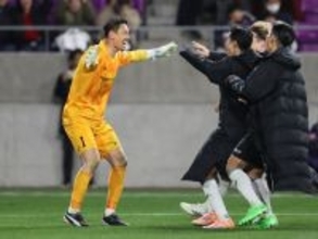 喜ぶ前川ら　Ｊリーグ