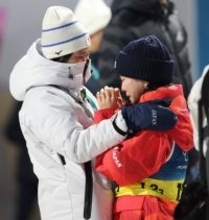 涙する高梨　五輪