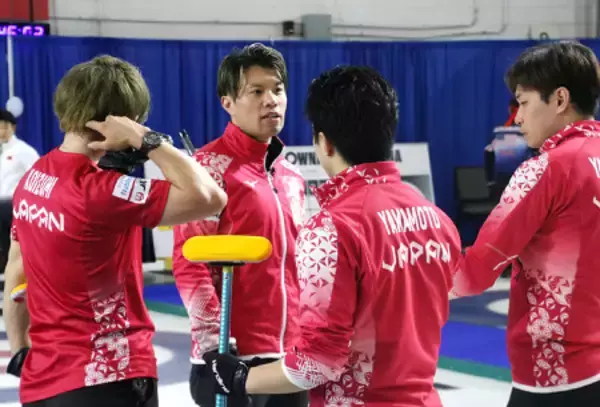 エンド間に話し合う日本男子