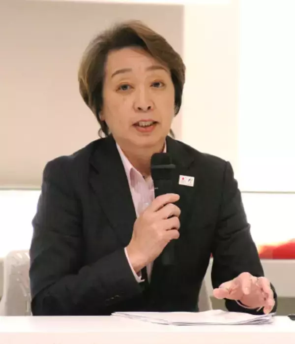 定例会見する橋本会長