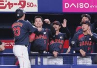 迎える牧ら　野球