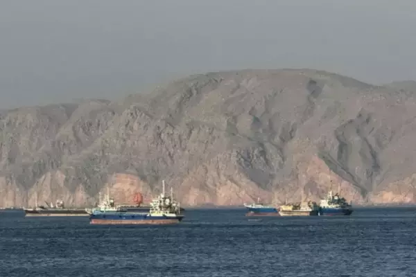ホルムズ海峡を通過する貨物船、紛争開始以降の最低水準から増加