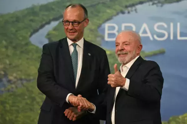 ルラ大統領と握手を交わすメルツ首相