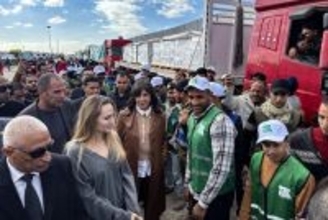 Ａ・ジョリーさん、ガザ検問所訪問