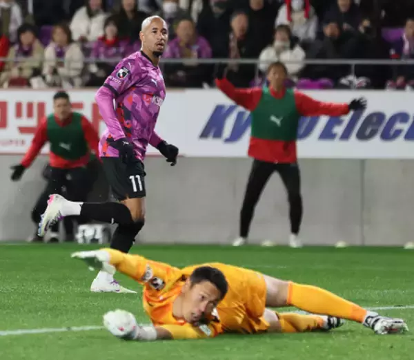 同点ゴールを決めたマルコトゥーリオ