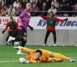 同点ゴールを決めたマルコトゥーリオ