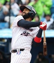 ヤクルト、勢い衰えず＝零封負けから一転の猛打―プロ野球