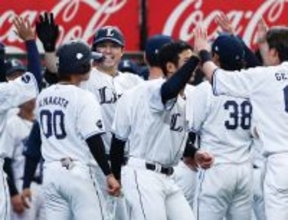 喜ぶ西武の選手ら　プロ野球