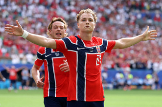 喜ぶシェルデルップ　Ｗ杯サッカー