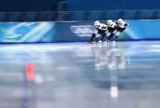 滑走する日本チーム　五輪